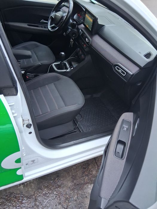 Dacia logan 2023 1.0 TCE , schimb cu toyota auris 1.8 hibrid  min 2016