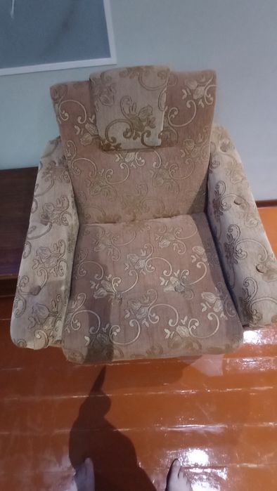 Продаются мягкие кресла.