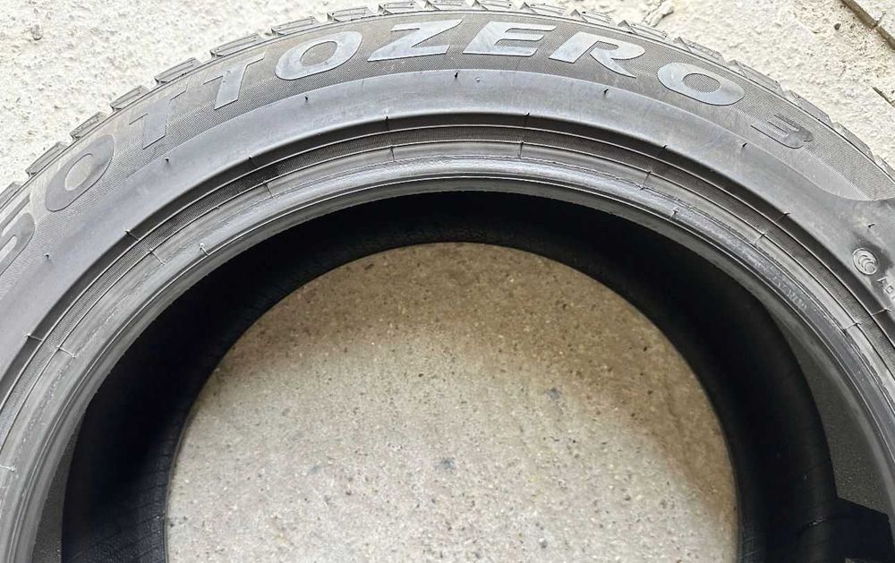 255/45 R19 Pirelli SOTTOZERO 3 Elect Pncs Dot 4322