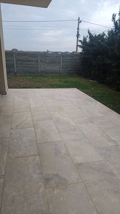 Vând apartament 3 camere cu curte propriee și 2 terase în Sântandrei