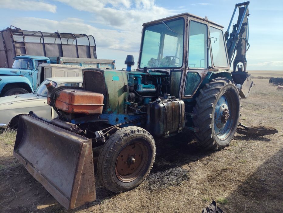 ЮМЗ-6 трактор  эксковатор