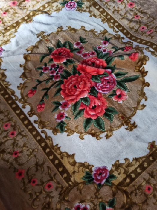 Теплый, приятный, бежевый плед