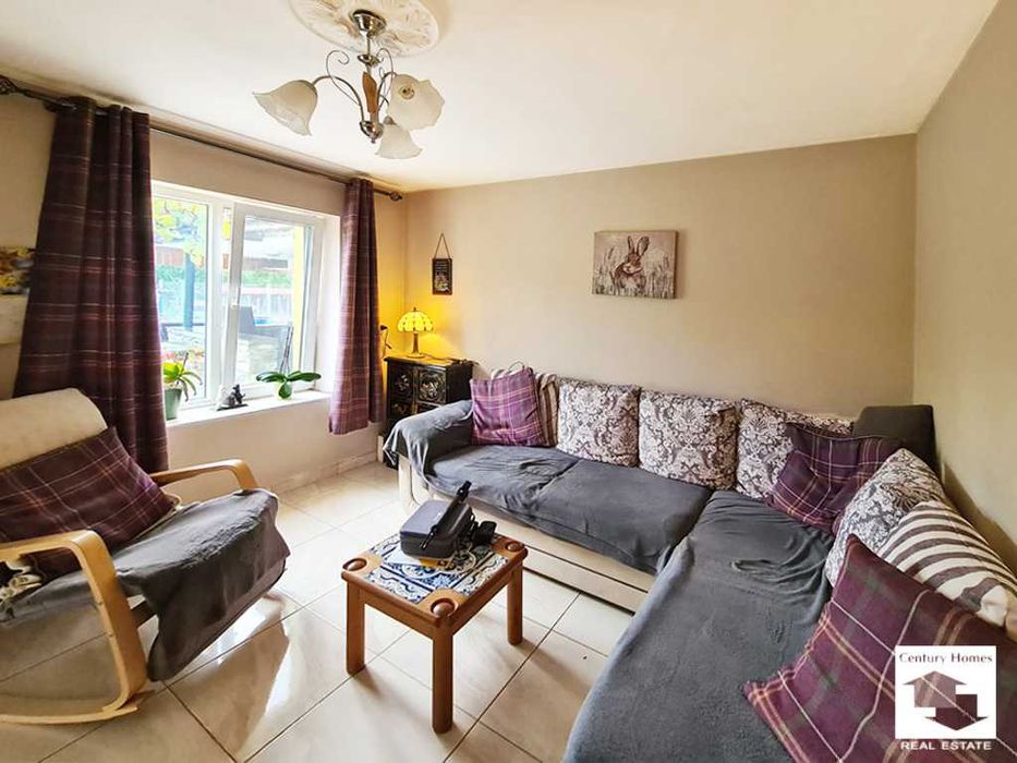 175101 Масивна къща с голям двор и кладенец  в село Петко Славейков