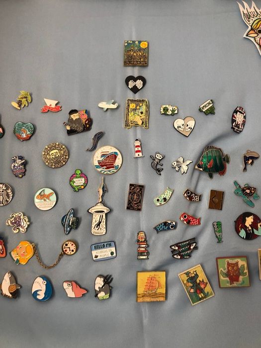 Продам значки