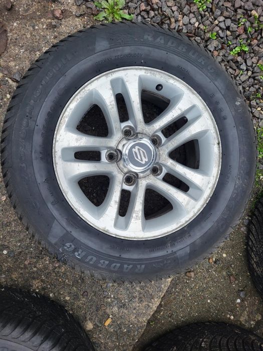 Jante aliaj cu anvelope de iarna 235/60 R16