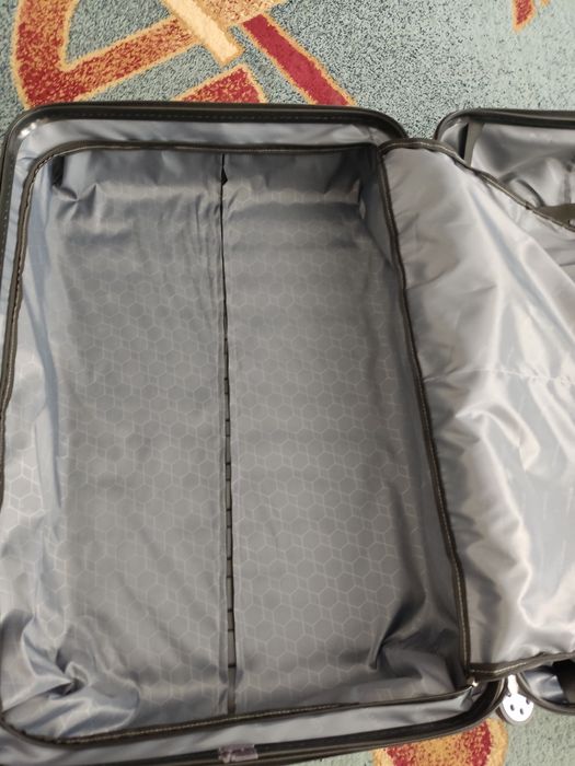 Продам чемодан дорожный