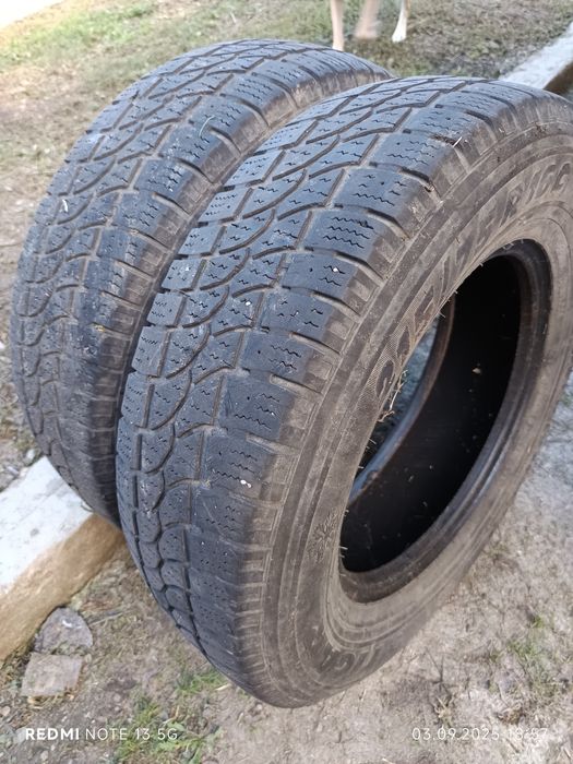 Vând 2 anvelope 215 75 R16C