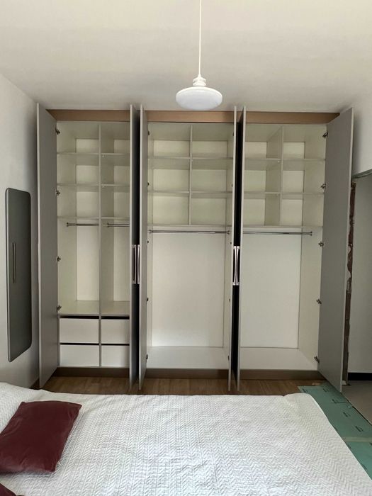 Dressing la comandă 286 Latime × 247 Inaltime × 60 cm Adancime, 6 uși, 4 sertare