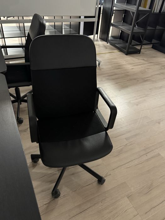 Biblioteci si birouri