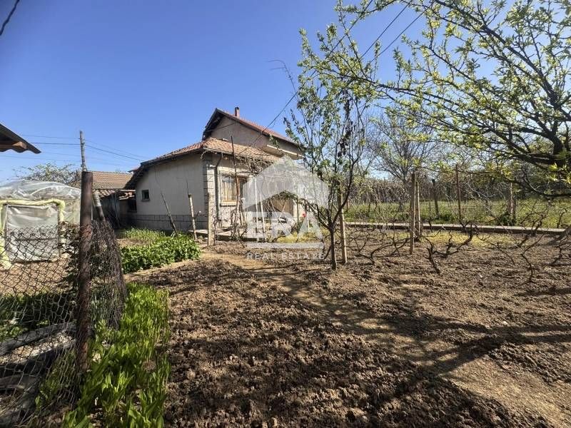 ЕКСКЛУЗИВНО! ЕРА ДРЪСТЪР предлага за продажба част от къща в с. Айдеми