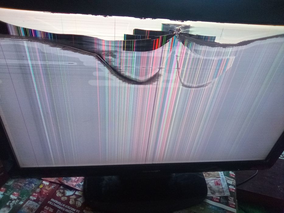 Голям телевизор SAMSUNG и SHARP AQUOS