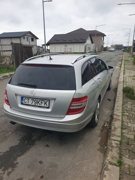 Vând Mercedes c220