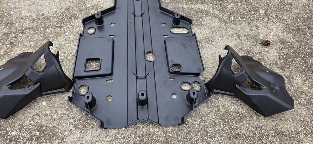 Scut plastic nou original Can-Am Outlander  MAX 1000  XT-P 2018+