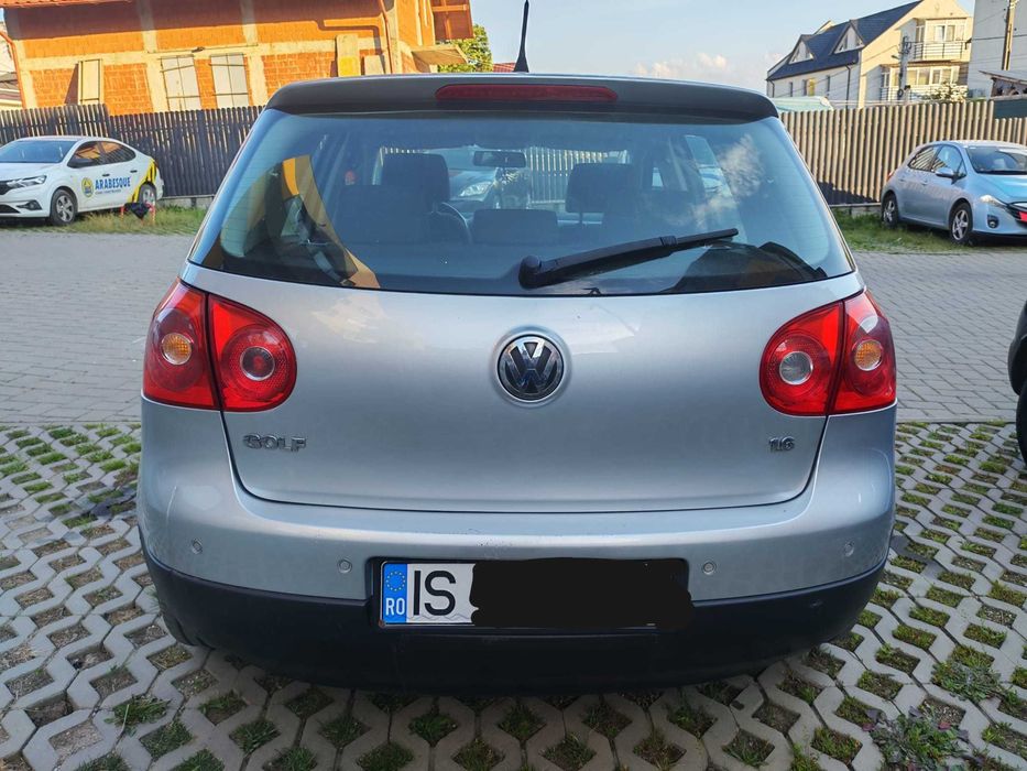 Volkswagen Golf V 1.6 Benzină. Manuală