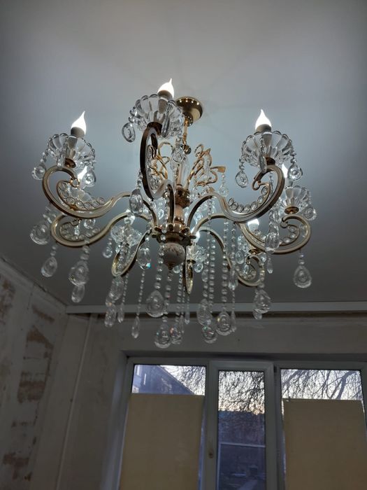 Продам люстру 20.000