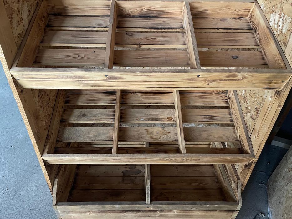 Продается деревяные овощные полки и тд.