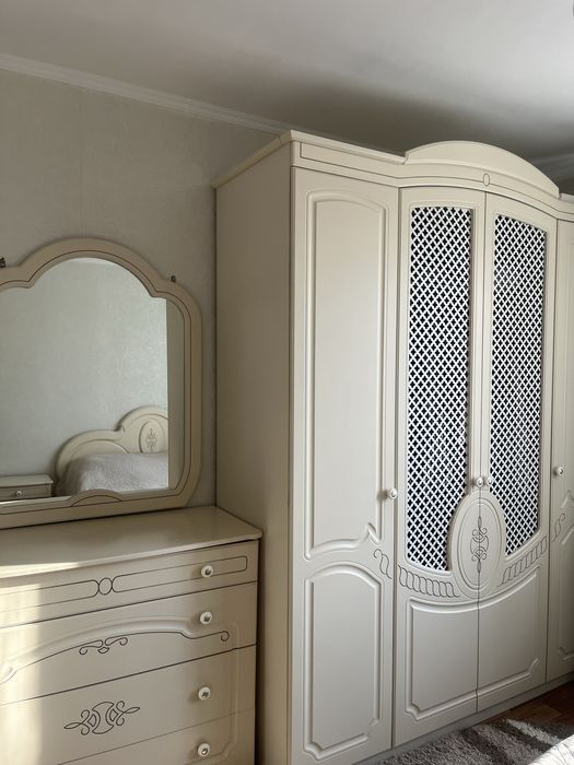 Продам гарнитур спальный