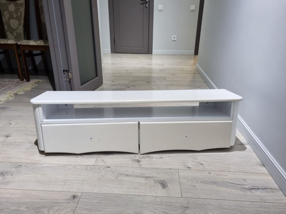 Навесная подставка под телевизор