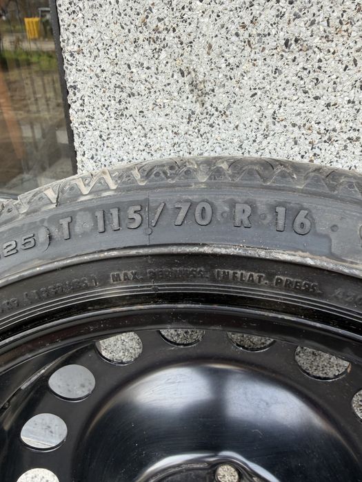 Продавам перфектна  резервна гума патерица 5x115 за Opel Zafira Tourer
