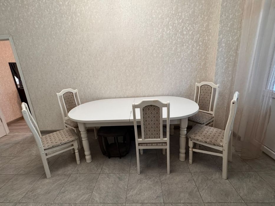 Продается кухонный стол