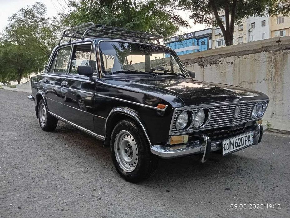 Продам ВАЗ-2103 (1 владелец с салона); топливо-бензин