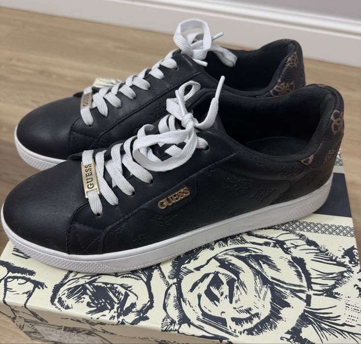 Продам оригинальные кеды Guess