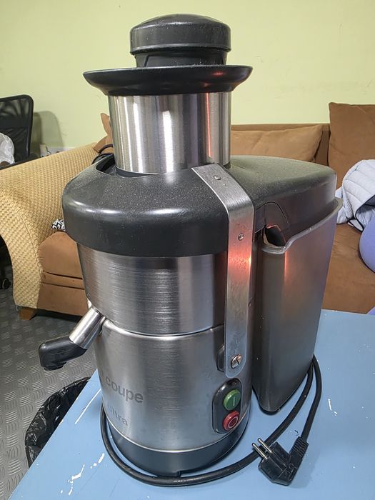 Професионална сокоизстисквачка за твърди плодове и зеленчуци Robot Coupe J 80 Ultra