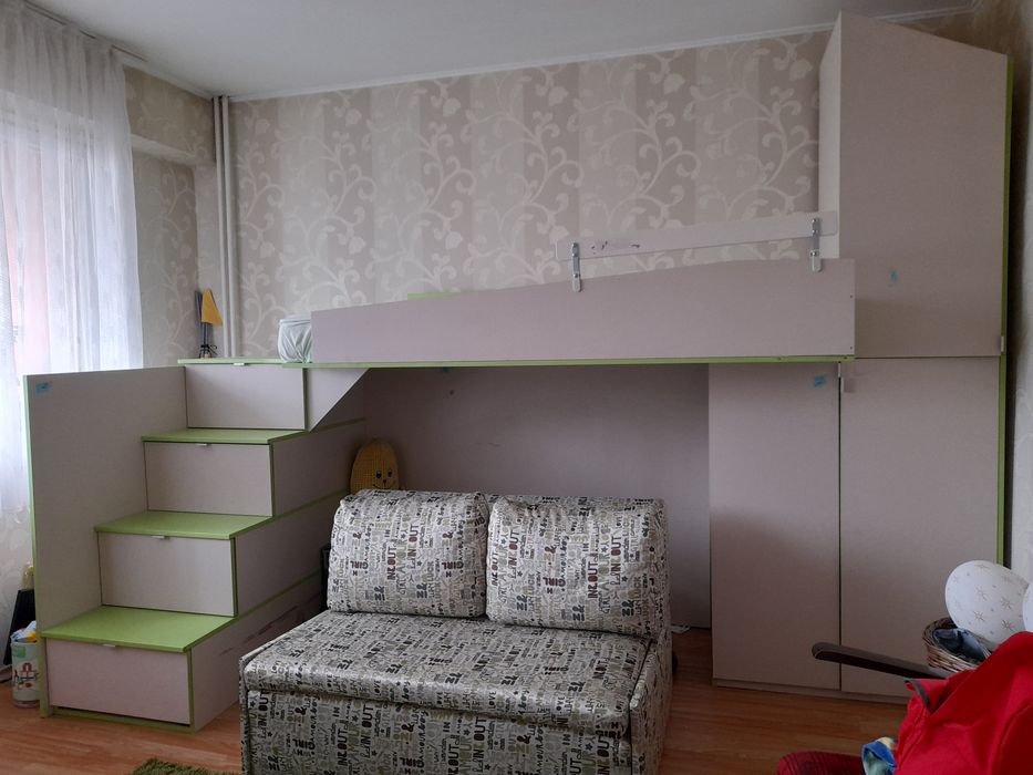 Легло с гардероб за детска стая