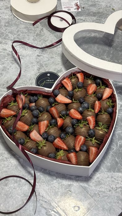 Клубника в шоколаде Подарки Qulupnay shokolad Sovg’alar