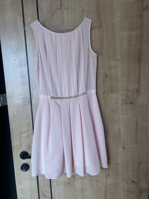 Дамска официална къса рокля с колан от камачета