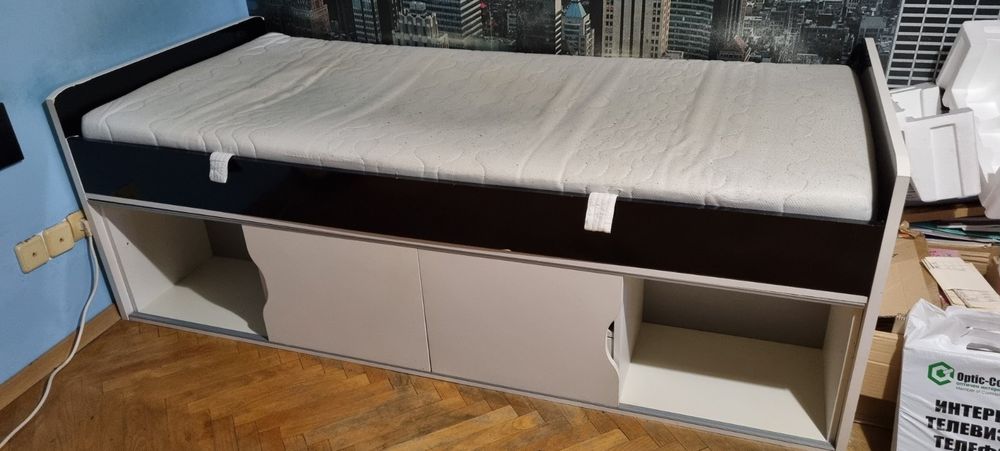 Легло 200х90 с подматрачна рамка и матрак