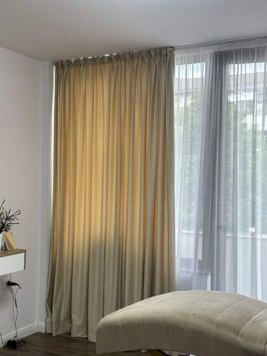 Vand set draperii din catifea (2 bucati)