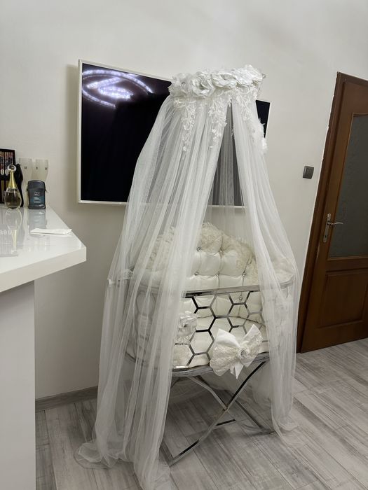 Бебе легло за новородено