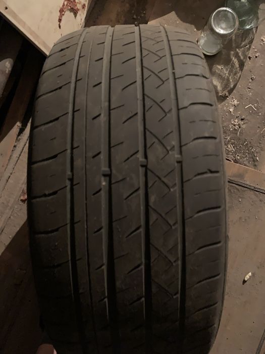 Шина на автомобиль