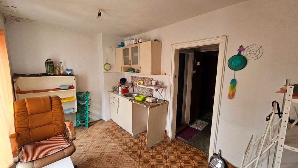 Продава се Двустаен апартамент в Разград, Център - 63 кв.м за 1174 €/кв.м - Снимка #1