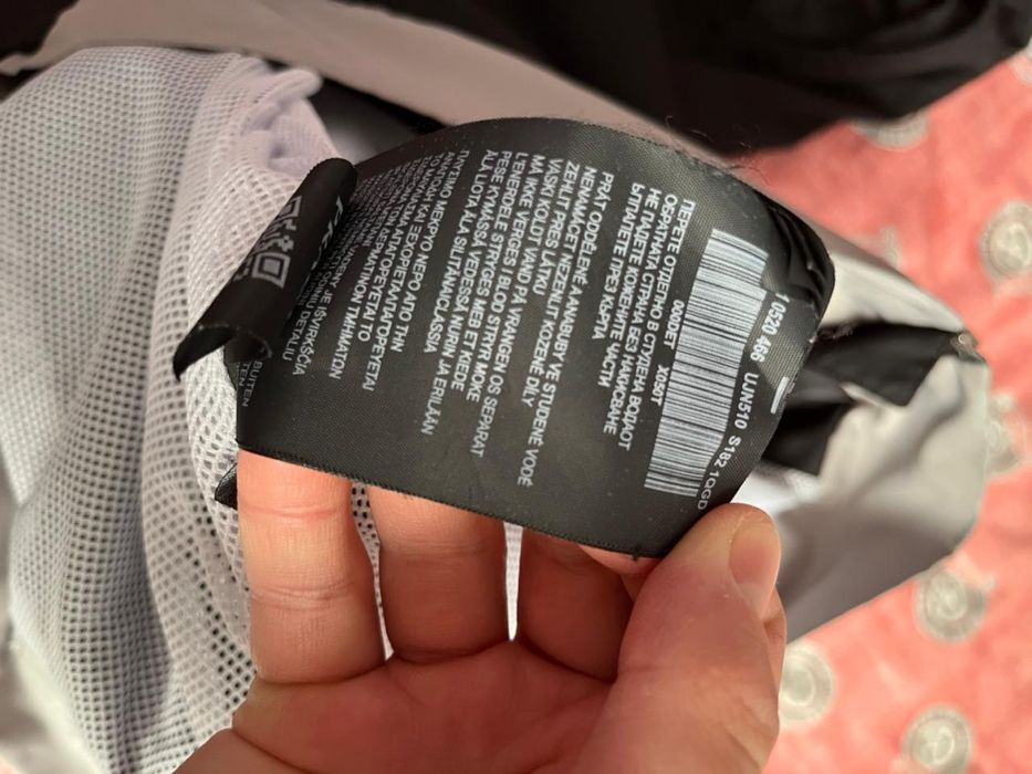 продам мужскуКуртку PRADA