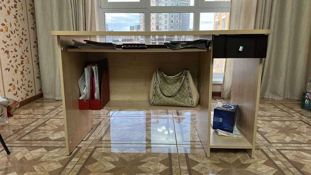 Письменный стол 117х64 см