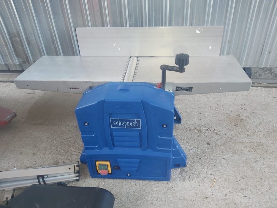 Masina de rindeluit ,putere motor 1500W , latimea de trecere 204 mm