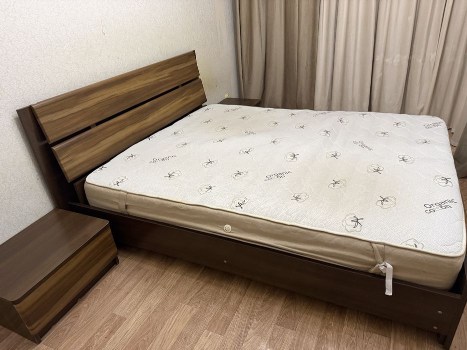 Продам двуспальную кровать