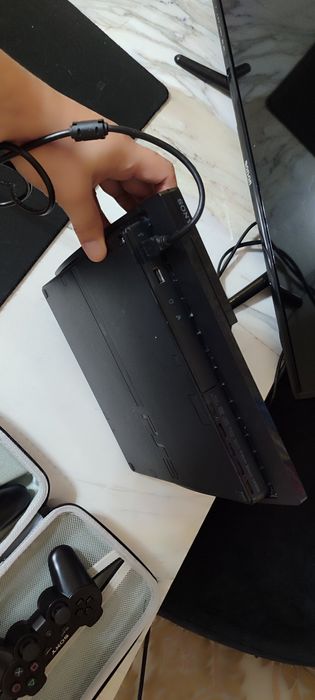 Продам Sony PS-3/524gb. С 10 играми. В отличном