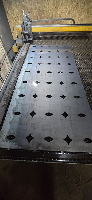 Decupaje tablă traforată CNC pentru garduri și porți