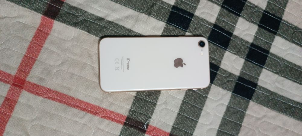 iPhone 8 в отличном состоянии