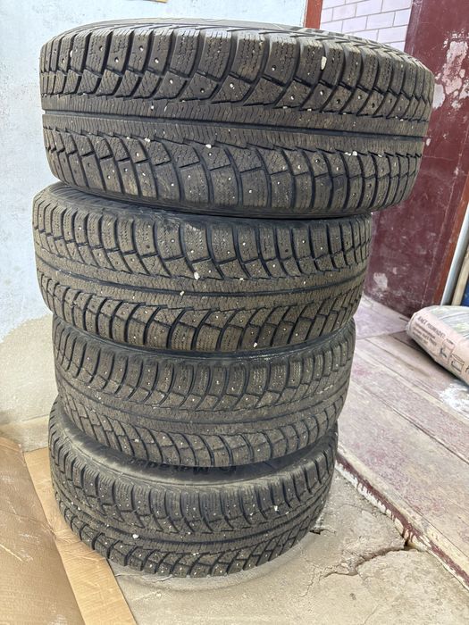 Продам диски с шинами 215/60/16