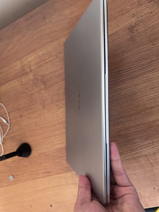 Acer Swift       )