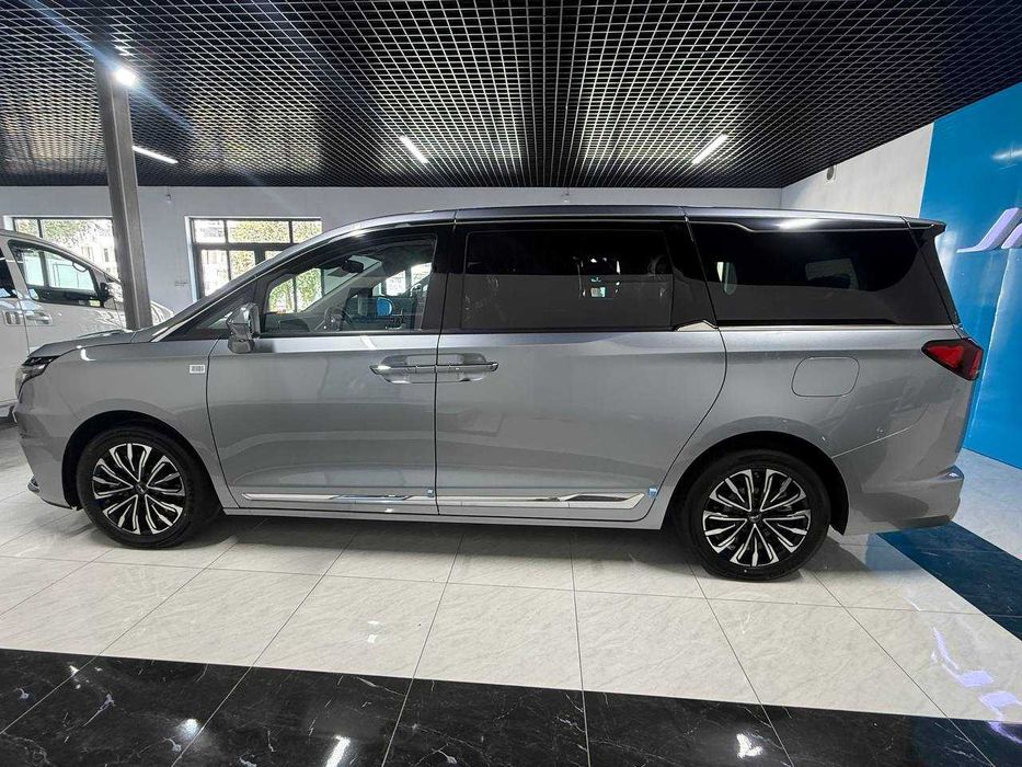 Yangi JAC RF8 — Premium minivenning yangi darajasi