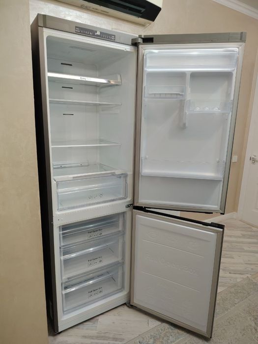 Холодильник Samsung