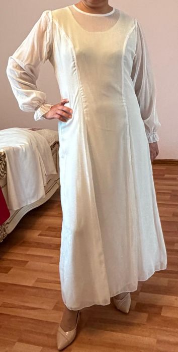 Платье нарядное бархат, белое