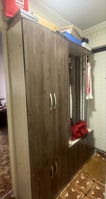 Шкаф в коридор б/у.
