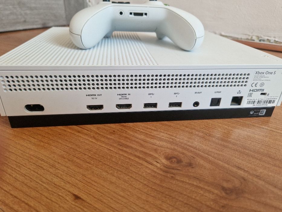 Xbox 1s cu jocuri si controler