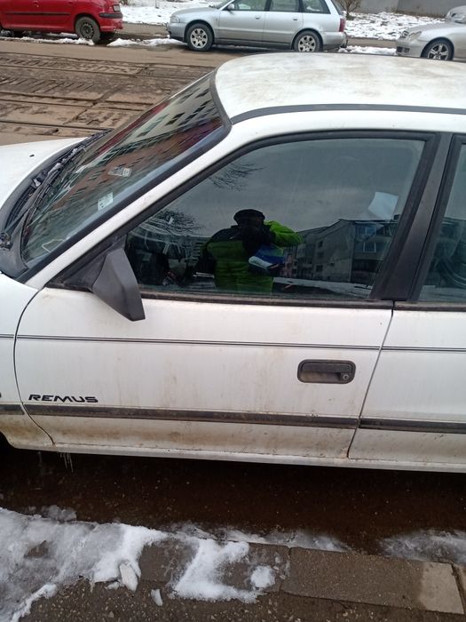 Продавам Опел Астра Капка С четири врати